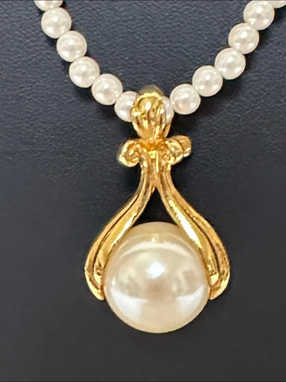 NR Avon Faux Pearl Drop Pendant Vintage Necklace